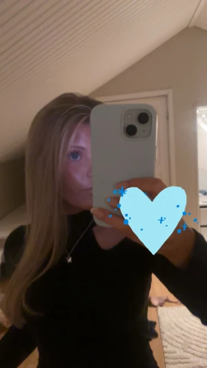 Skitsnygg cut out topp - Skitsnygg topp som både går att klä upp och klä ner! Kolla gärna in mina andra annonser