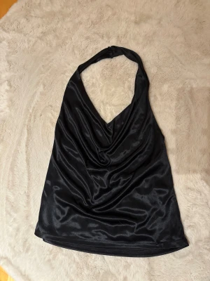  halterneck topp  - Svart halterneck topp i storlek s