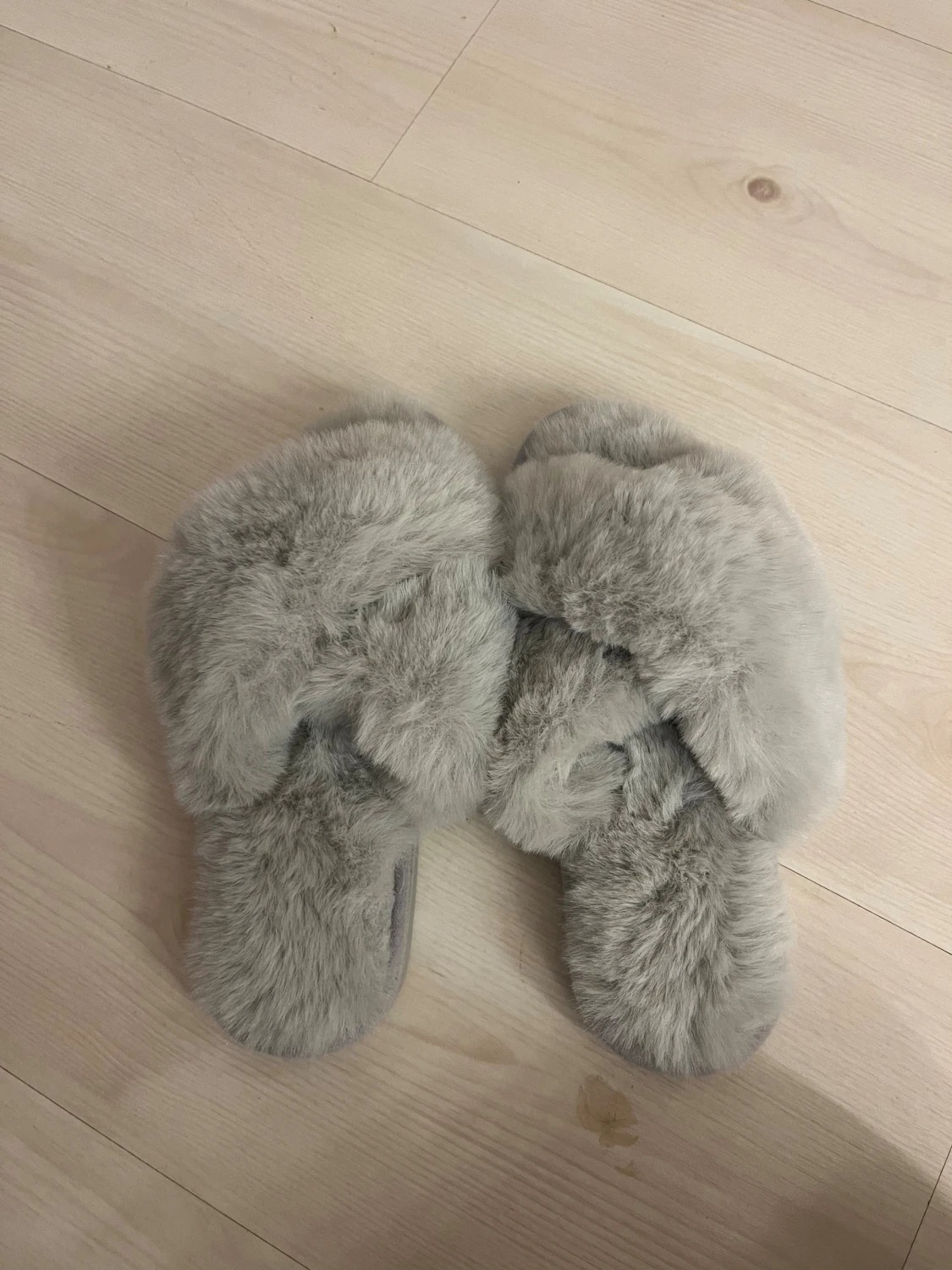 Grå fluffiga tofflor strl 37/38 - 3