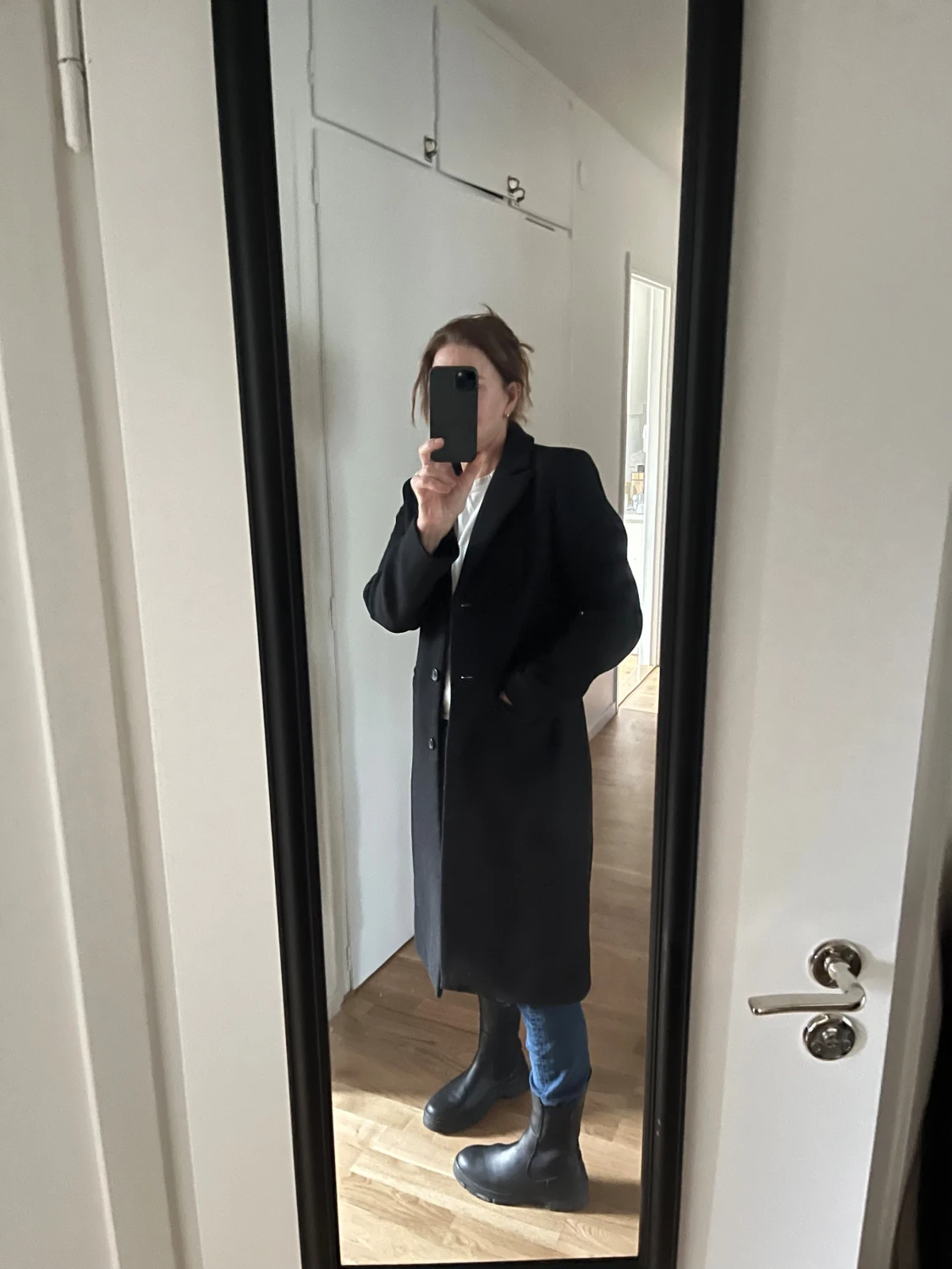 Svart lång kappa med knappar - 3