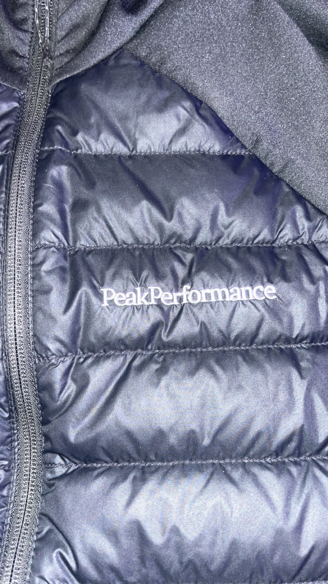 Svart dunjacka Peak Performance - 1