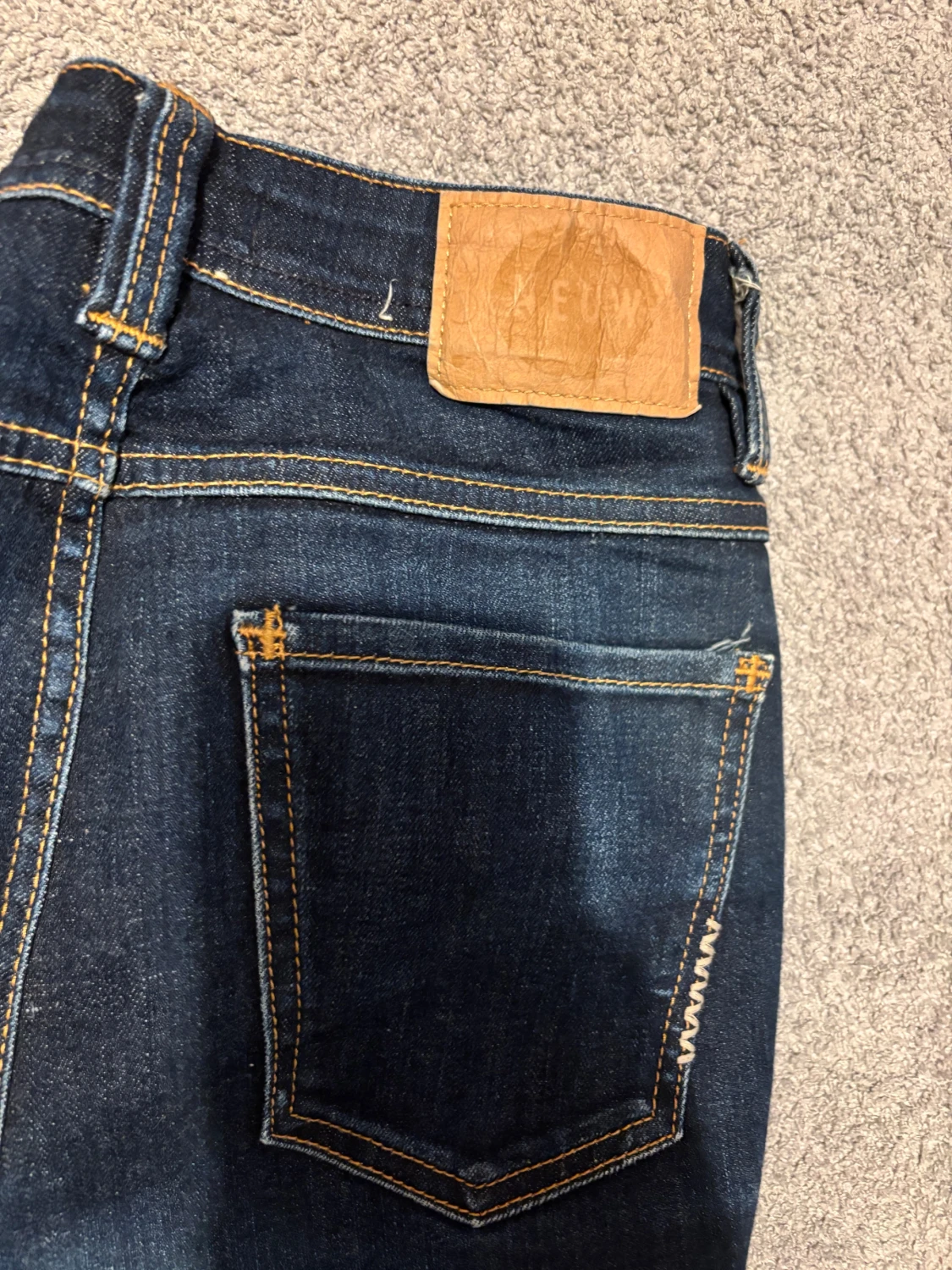 Mörkblå jeans från Neuw W30 L32 - 2