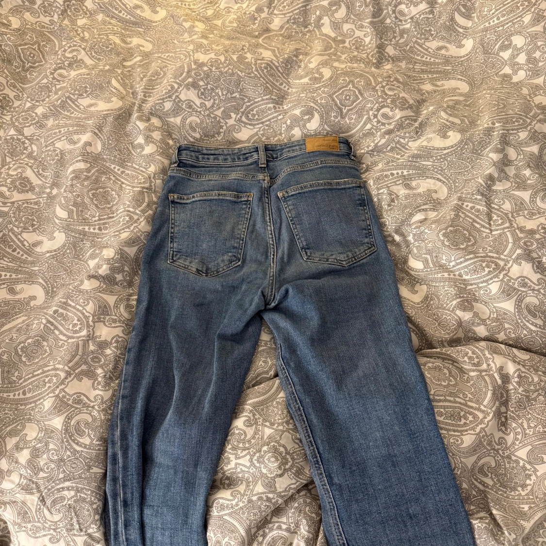  blå jeans högmidjade  - 1