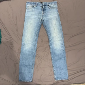 Hugo Boss jeans - Blåa fräscha Boss jeans, nypris ca 2000