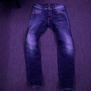 Replay jeans blå, storlek 28 - Tvär feta sprillans ny replays💫.(pris kan sänkas vid snabb affär)