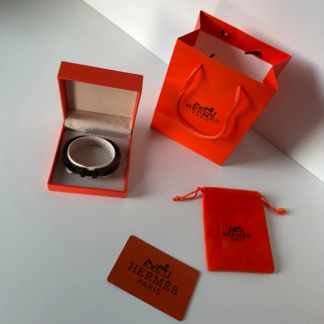 Svart armband från H Paris - 2