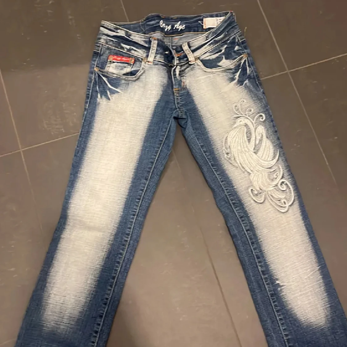 Blå Crazy Age jeans med brodyr - 1