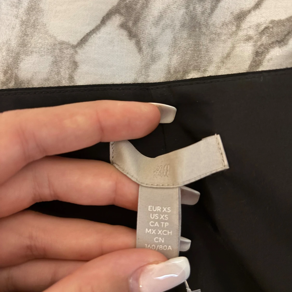 Svart långärmad blus från H&M - 1