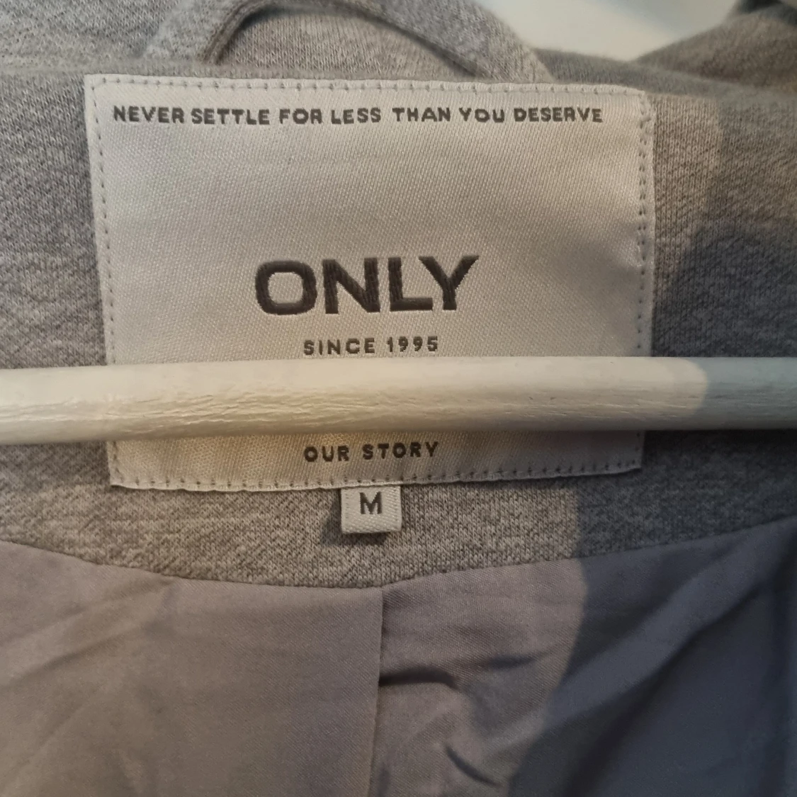 Grå hoodad jacka från ONLY, M - 2