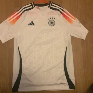 Tysklands tröja  - Bra och snygg storlek S