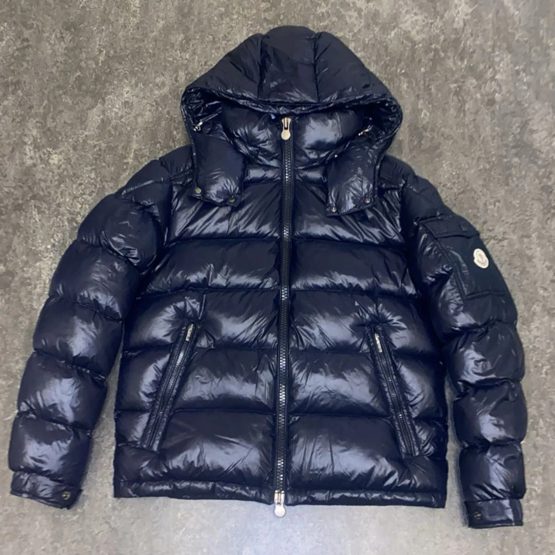 Moncler Maya mörkblå dunjacka