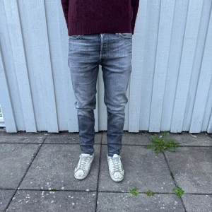Jack & Jones jeans  - Jack & Jones jeans - Modell: Tapered/Fred  - Storlek: W28/L32 - skick: 9/10 - Nypris runt 2000kr 