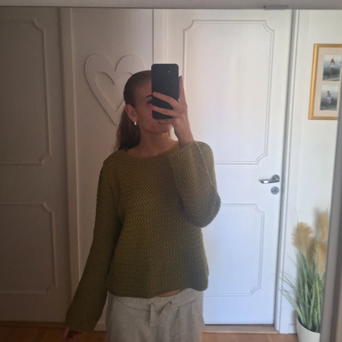 Olivgrön stickad tröja  - 2