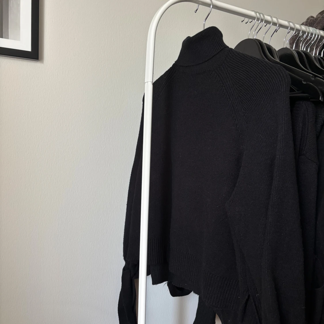 Svart polotröja med knyt från Zara