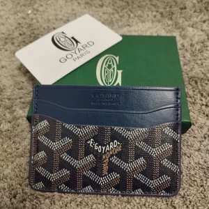 Mörkblå plånbok  - Skriv för mer info