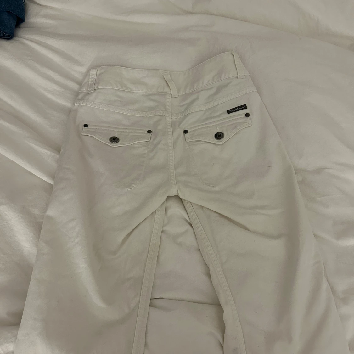 Vita byxor från Peak Performance - 1