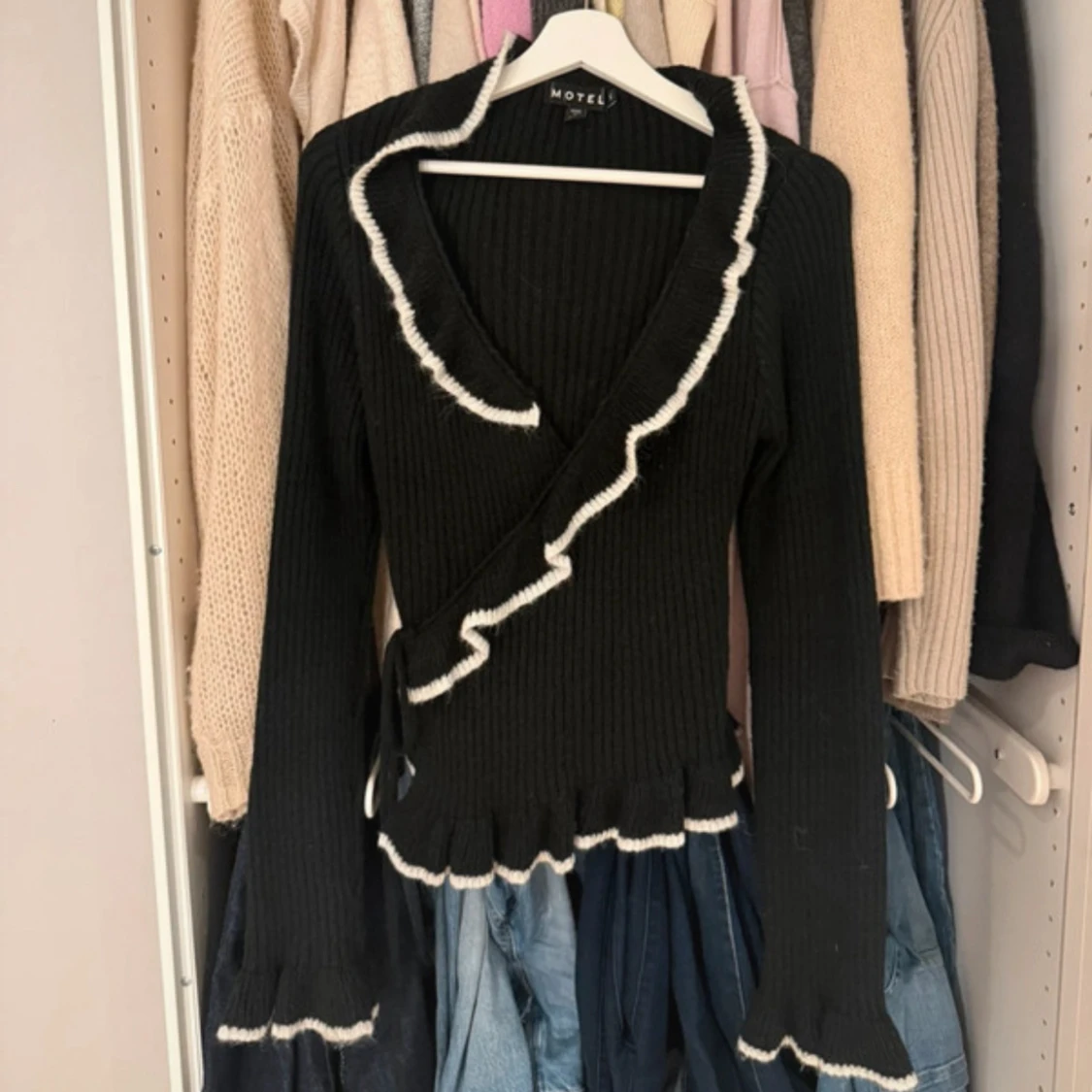 Svart omlottopp från Motel  - 1