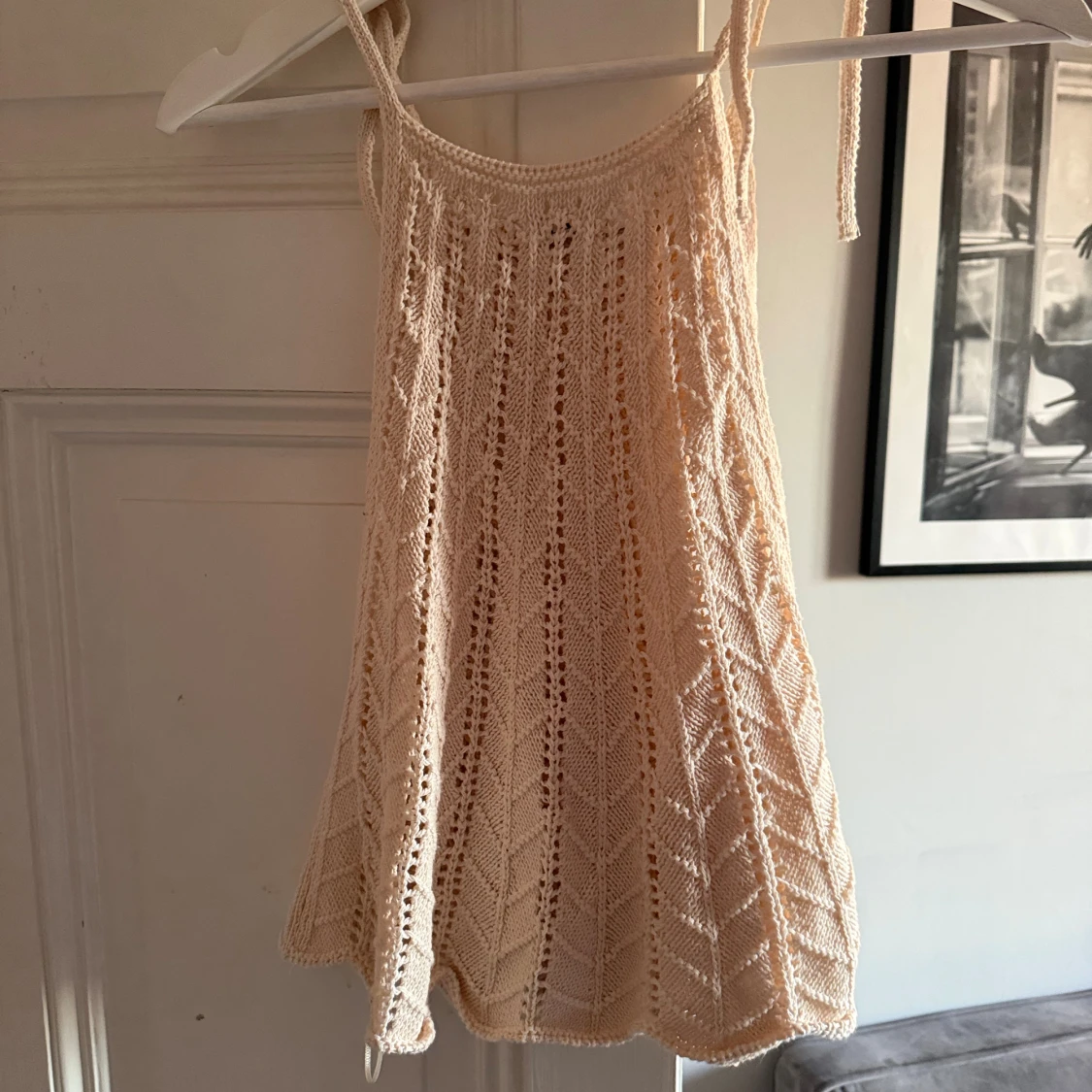 Stickad beige topp med smala axelband