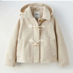 Beige Kappa från zara - Zara barn vårjacka/kappa strl 164 men passar XS-S! 💕💕💕