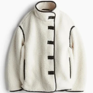 Teddyjacka - Säljer min suuuperfina teddyjacka som inte kommer till användning! Storlek L men passar både S/M då den är lite oversized!! Super mysig och skön 🥰