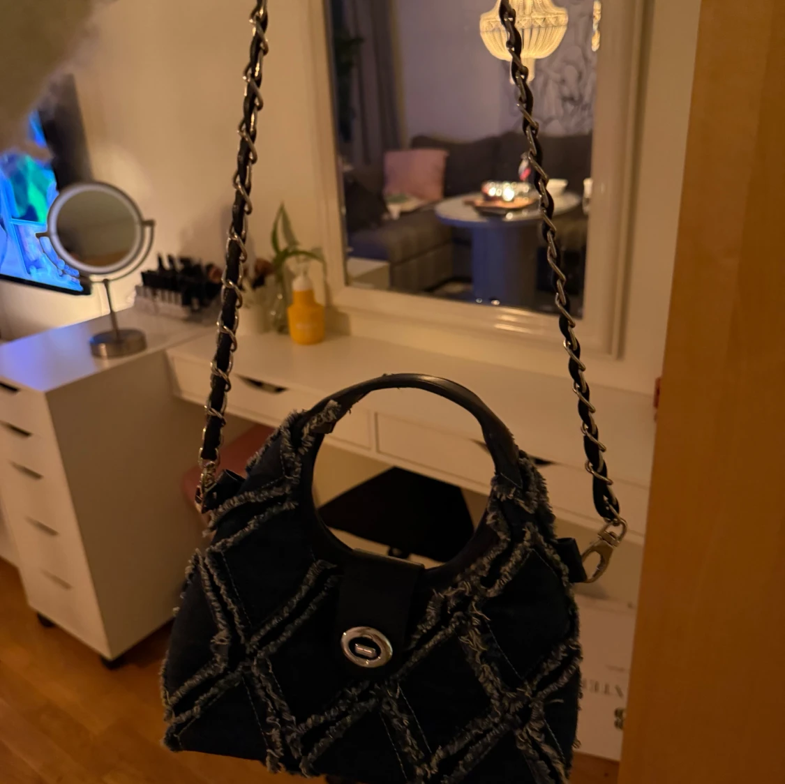 Mörkblå axelväska med kedja - 1