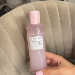 Glow recipe toner 💗 - Säljer min kompis glowrecipe toner💗Använd fåtal gånger 💗💗