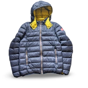 Colmar jacka - Hej! Säljer nu min jacka från märket Colmar, storlek 166CM, bra skick. Tveka inte på att höra av dig om du har frågor eller funderingar kring jackan!