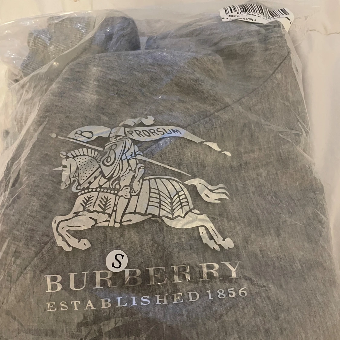 Grå hoodie med dragkedja från Burberry