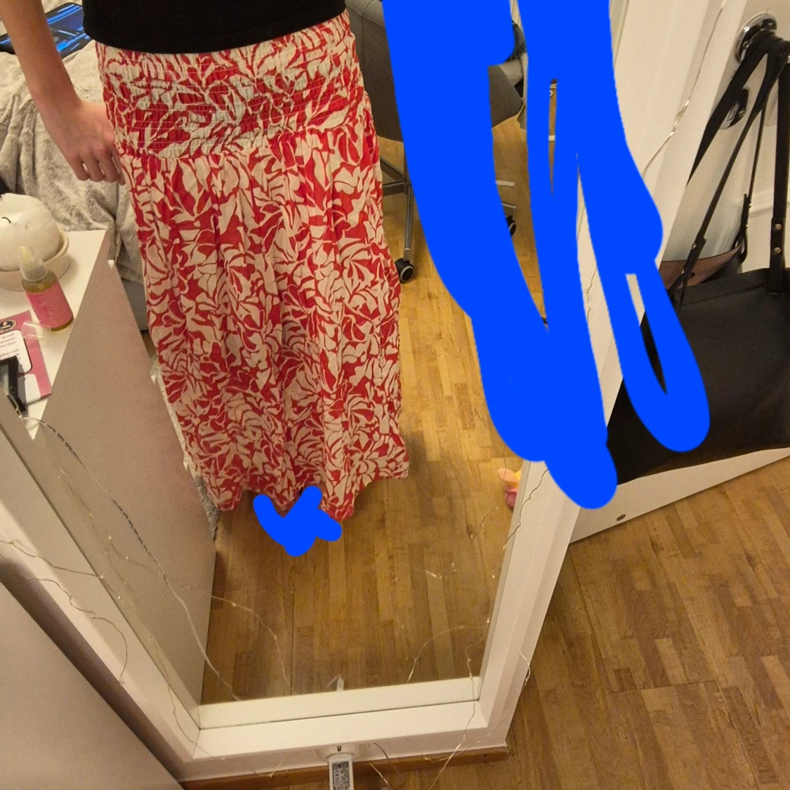 Rödvit långkjol från Lindex, stl S