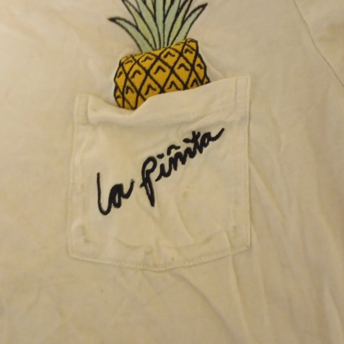 Vit t-shirt med ananas från H&M - 1