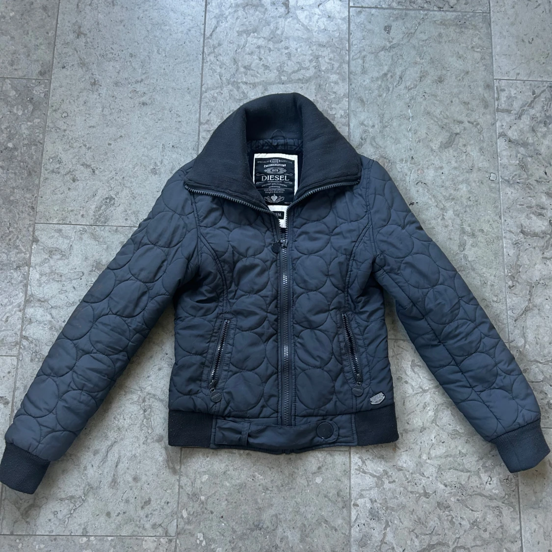 Quiltad svart jacka från Diesel M