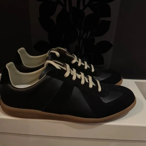 Maison Margiela Replicas  - tjena, säljer dessa sprillans nya maison margiela gatsen! Storlek 43, allt og ingår det vill säga dustbags och skolåda. Hör av er vid eventuella frågor eller funderingar :) 🤙🙌