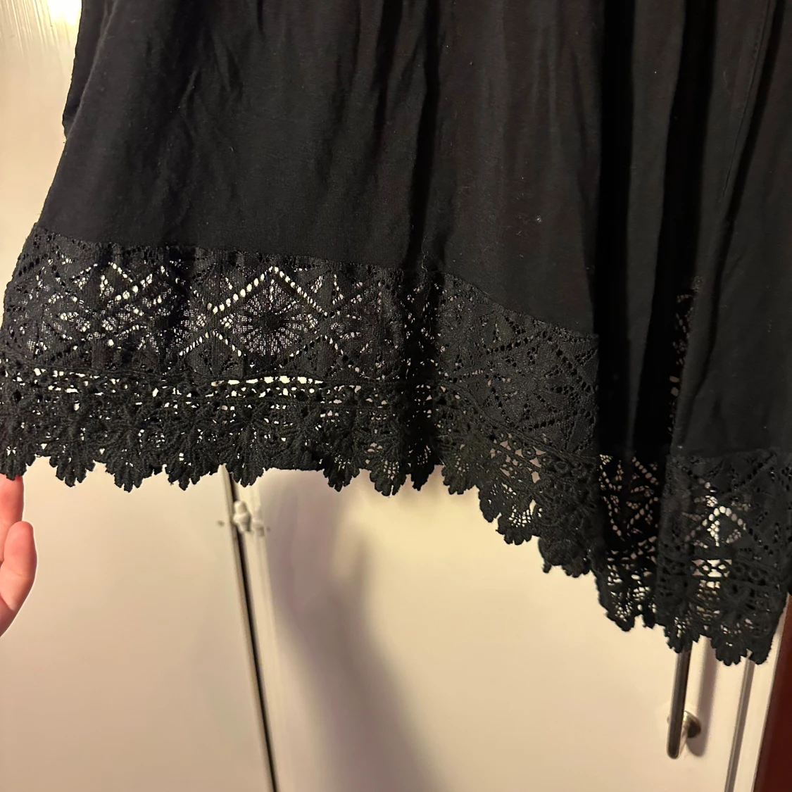 Svart blus med spetsdetaljer strl: M - 1