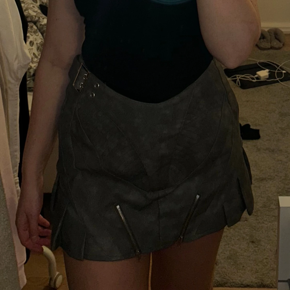 Grå kjol med dragkedjor från EGO - 1