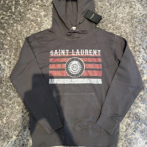 Saint Laurent hoodie - Tvärfet grå saint laurent hoodie | strl M men sitter som S | nyskick | fråga vid funderingar!