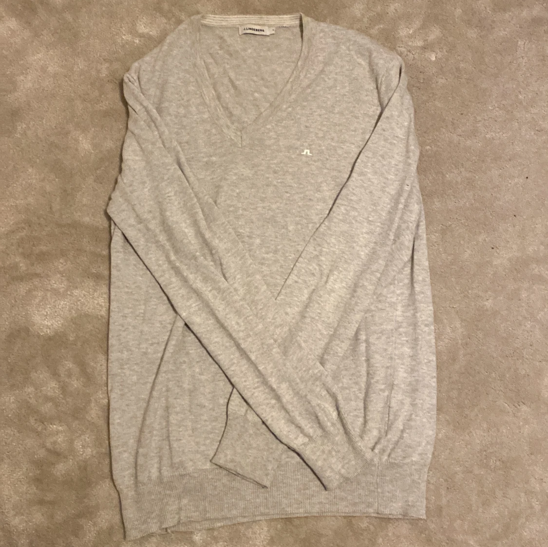 Ljusgrå v-ringad tröja J.Lindeberg