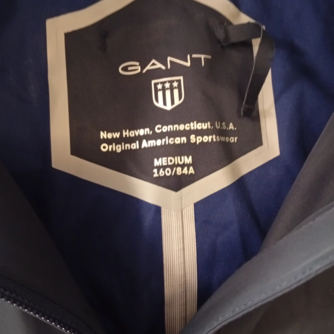 Marinblå regnjacka från Gant med huva - 2