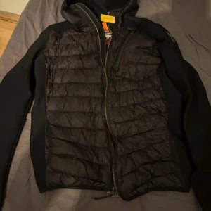 Parajumper jacka - Parajumper jacka i storlek Young medium. 