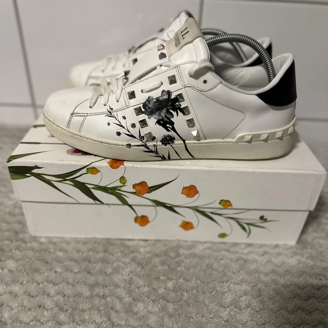Valentino flower moddel.  (Limited edition 2020) - 1