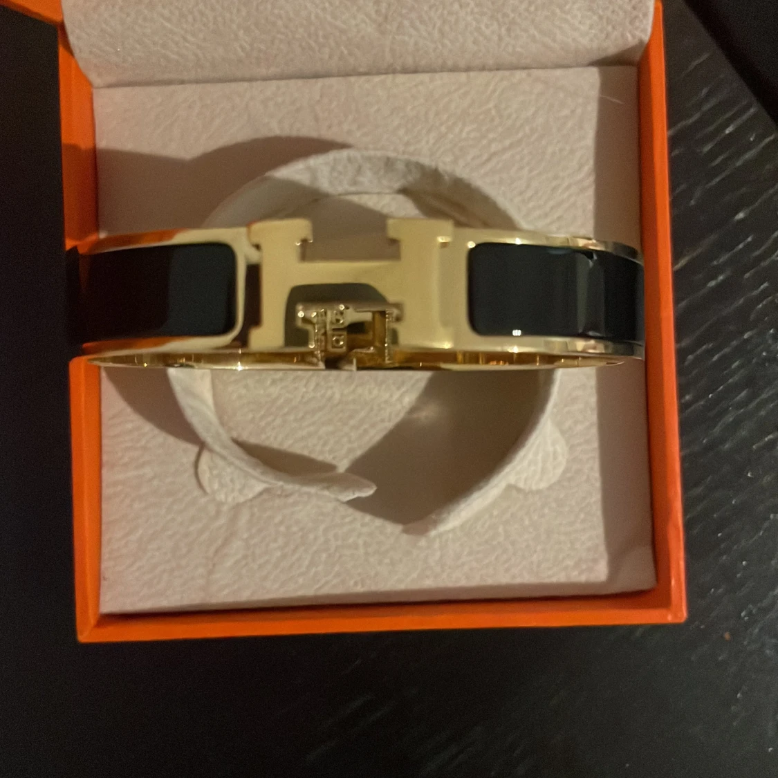 guldarmband med H-detalj  - 4