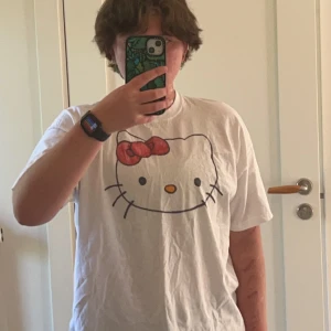 Hello Kitty tröja - En hello Kitty tröja i storlek XL. Pris går att diskutera 