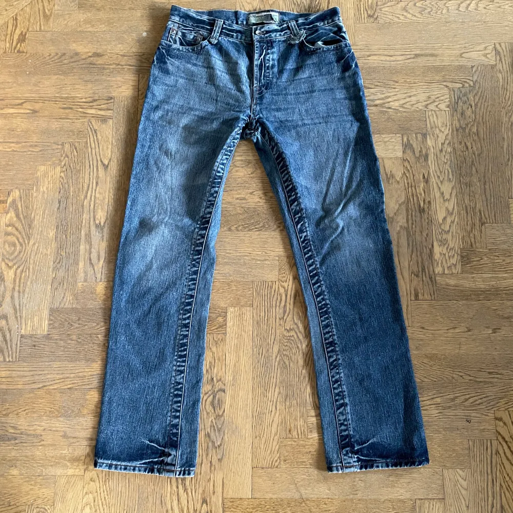 Jeans från märket Blagger i storlek 32 X 32 med en riktigt snygg rak/bootcut passform. Fin tvätt och snygga detaljer. Skriv om ni har några frågor!. Jeans & Byxor.