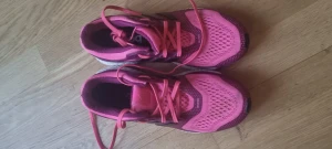 Adidas träningssko  - Adidas träning/promenad skor Energy Boost. Ser helt oanvända förutom på undersidorna. 