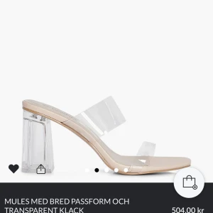 Populära genomskinliga klackskor - Så snygga och bekväma klackskor som passar till allt! De är dock något lite för stora för mig, men annars väldigt bekväma. Klackhöjd 9cm. Endast använd 1gång. Lite skav på skorna längst fram som syns på bild. Fri frakt!