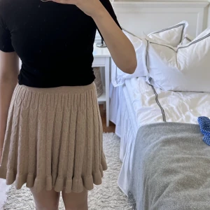 Kjol - Säljer denna supergulliga kjolen som aldrig använts