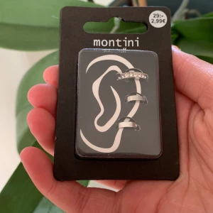 Ear cuff  - Säljer mina helt nya ear cuffs (eller vad det heter) Ordinarie pris är 29kr men säljer billigare för att dem inte kommer till användning🫶🏻