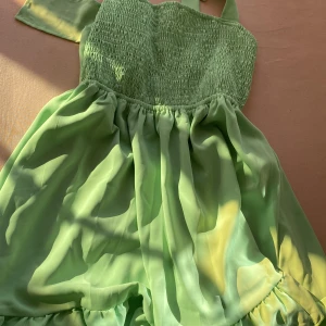 Klänning  - En helt normal klängig som jag har bara använt en gång den blev för stor på mig