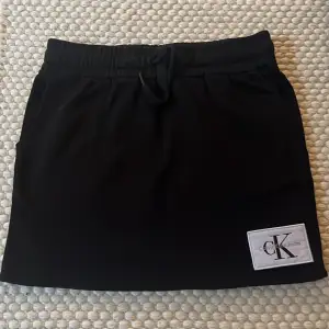 Mjukis kjol från Calvin Klein i strl s  Frakt tillkommer 