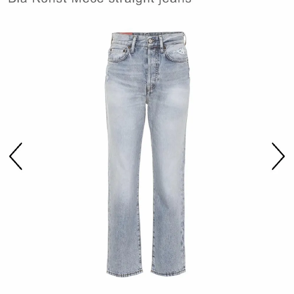 Säljer mina acne blåkonst jeans! Aldrig använda som nya! ”Mece light blue trash” heter modellen. . Jeans & Byxor.