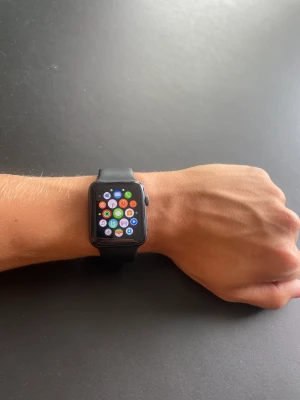 Apple watch - Series 3, nyskick , knappt använd! 